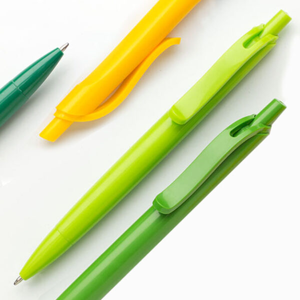 Penna in plastica biodegradabile. Clip semplice o su misura. Soggetto Onda. Gadget aziendale personalizzato