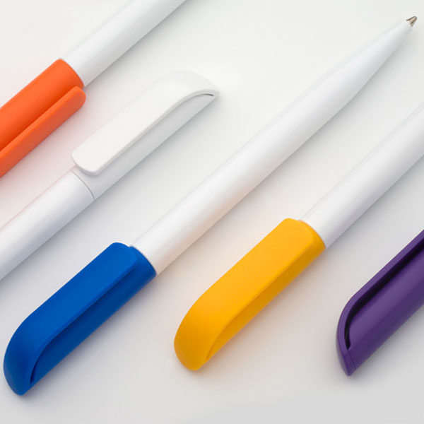 Penna in plastica biodegradabile. Clip semplice o su misura. Soggetto wave-curva. Gadget aziendale personalizzato