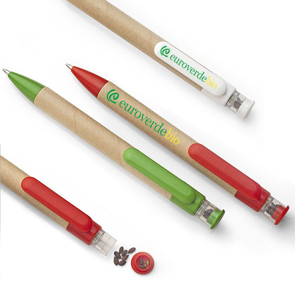 Penna in carta e plastica ecologica biodegradabile con semi di conifera. Personalizzata con logo e clip sagomata su misura: gadget sostenibile