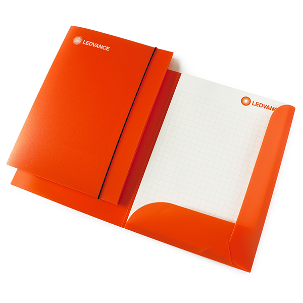 Folder with closing band