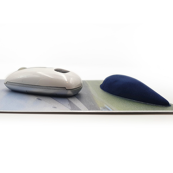 Mouse pad with blue flocked wrist-rest, ergonomic and customized (velvetlike) front pict detail